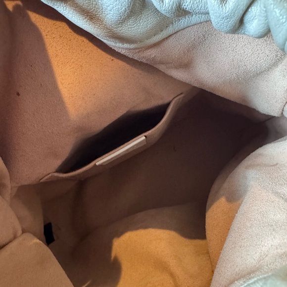 Bucket / drawstring bag with horsebit hardware (classic Gucci detail) - Picture 4 of 6